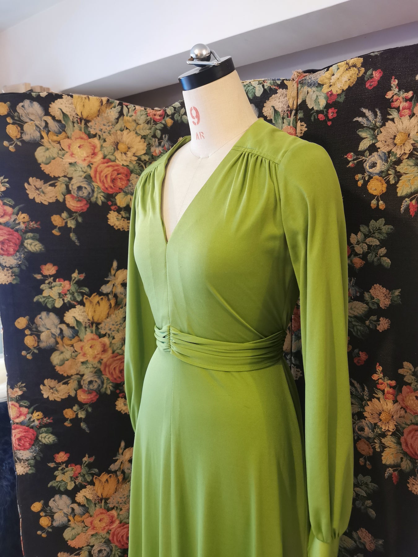 1970s verdant green polyester Jersey dress Hope and Harlequin 1970s verdant green polyester Jersey dress Hope and Harlequin