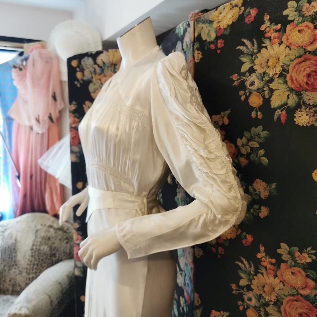 Silk Wedding Wedding Dress 40s Stunning Ivory Satin 1940s Wedding