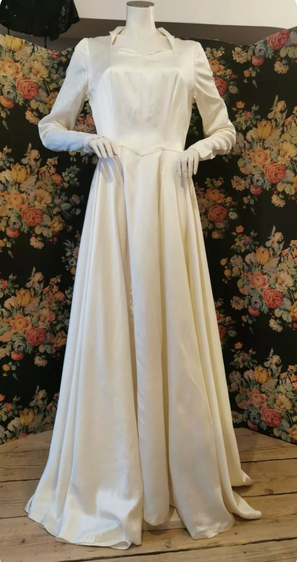 1940'/Early 50's Long Sleeved Wedding Dress Hope and Harlequin 1940'/Early 50's Long Sleeved Wedding Dress Hope and Harlequin